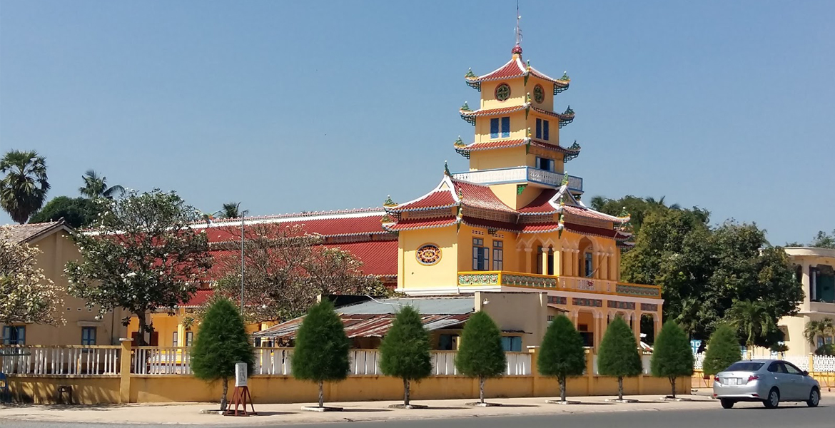 Cu Chi Tunnels and Cao Dai Temple Day Trip